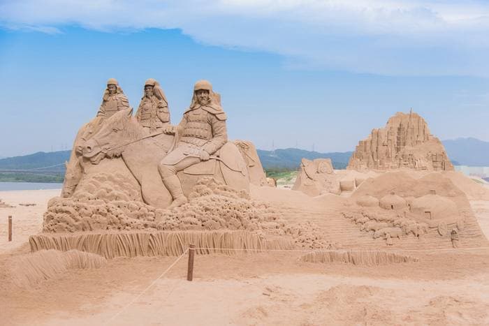 福隆國際沙雕藝術季作品,沙灘上的匠人風景